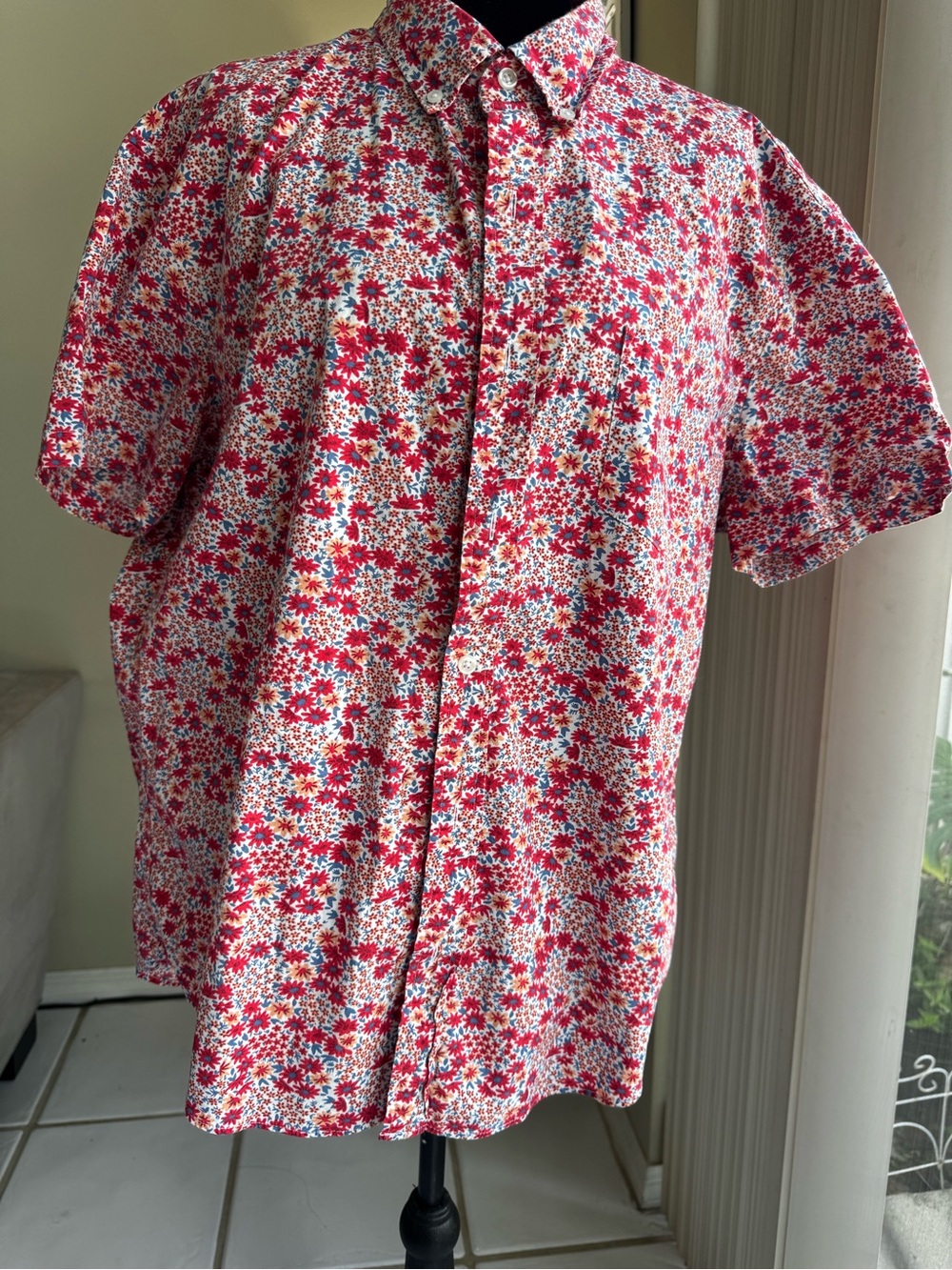 J. Crew Red and White Floral Short-Sleeve Button-Down Shirt XL Casual Vacation